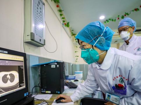 Νέα επίθεση Πομπέο στην Κίνα: «Πενιχρό» το ποσό των 2 δισ που δίνει για την πανδημία