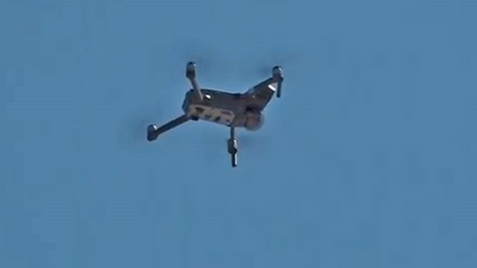 Κορωνοϊός – Χαλκιδική: Drone με μεγάφωνο διώχνει τους δημότες από την παραλία