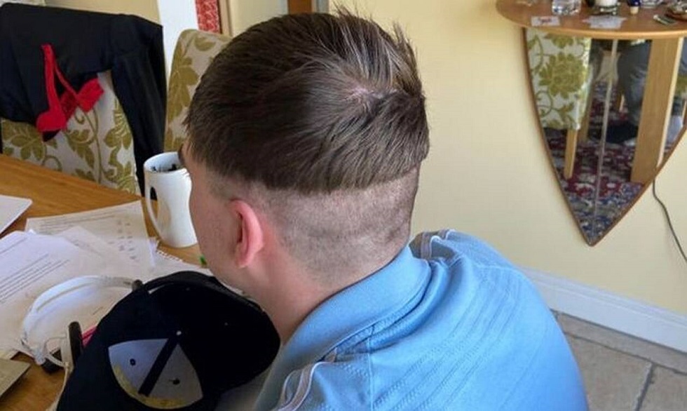 Καραντίνα: Ξεκαρδιστικό – Τα χειρότερα κουρέματα όσων έμειναν σπίτι