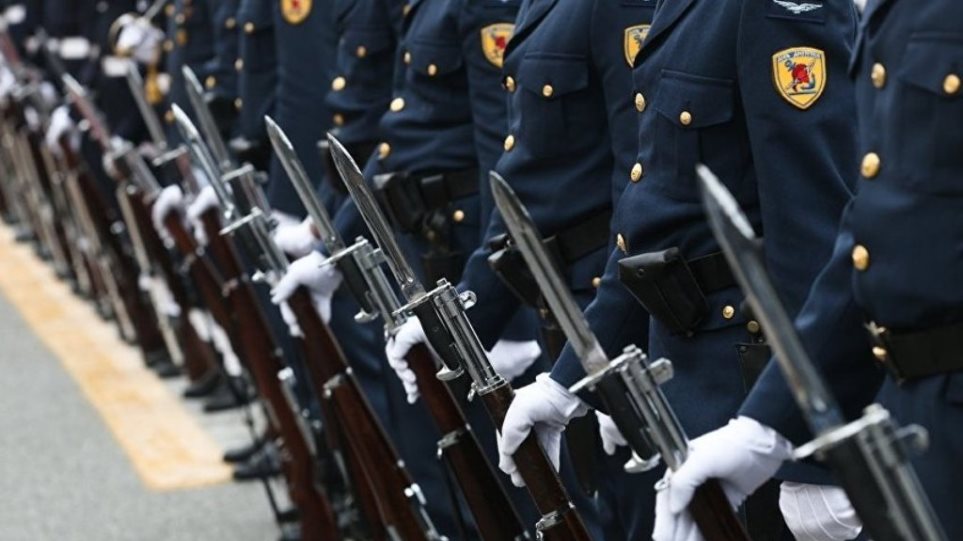 Κορωνοϊός: Τις Ένοπλες Δυνάμεις ρίχνει στη «μάχη» η κυβέρνηση
