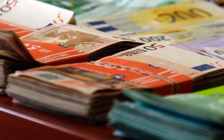 ΕΚΤ: Μικρός ο κίνδυνος να κολλήσει κάποιος κορονοϊό από τα χαρτονομίσματα