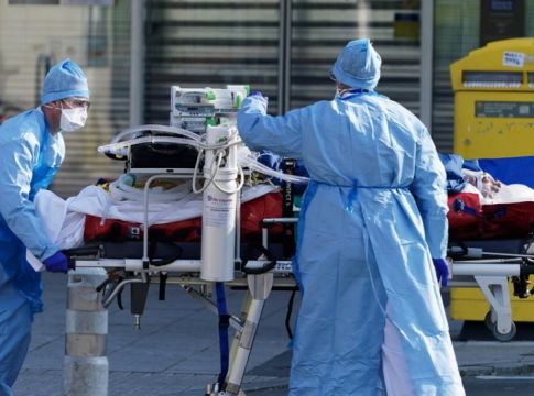 Κορωνοϊός: Χαραμάδες αισιοδοξίας στην Ευρώπη – Δύσκολες οι επόμενες εβδομάδες για τις ΗΠΑ