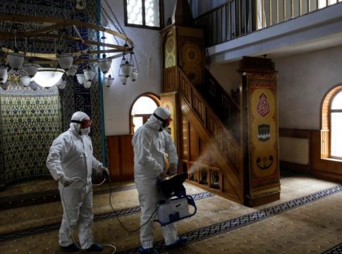 Πτώματα στους δρόμους από τον κορωνοϊό – ”Σφραγίζουν” συνοικίες ομάδες βιολογικού πολέμου