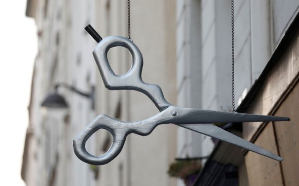 Κορωνοϊός: «Ετοιμοπόλεμοι» οι κομμωτές για την επόμενη ημέρα – Οι φόβοι, τα μέτρα και οι τεράστιες λίστες αναμονής