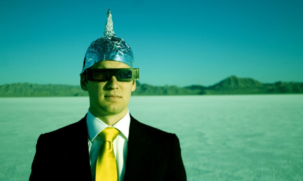 Κορονοϊός: Οι πιο μεγάλες θεωρίες συνωμοσίας που έχουμε ακούσει μέχρι σήμερα – Σοβαρά τώρα…