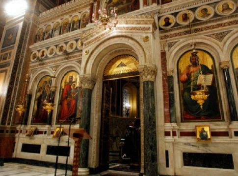 Ντράιβ-ιν εκκλησιασμός την εποχή του κοροναϊού;