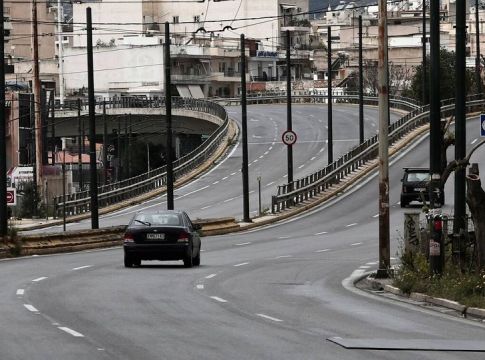 Κορονοϊός: Δέος – Το πανό στη γέφυρα της Πέτρου Ράλλη που σπάει… καρδιές