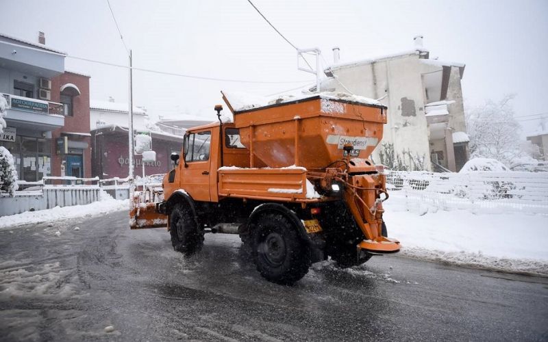 Καιρός: Βροχές και τσουχτερό κρύο τη Δευτέρα – Χιόνια και στην Πάρνηθα