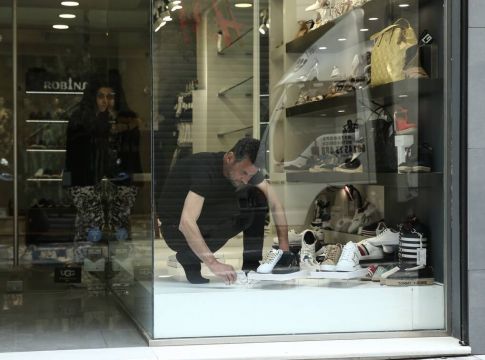 Επιστροφή στην κανονικότητα: Ποιοι θα πάνε για δουλειά στις 4 Μαΐου – Τι αλλάζει στα ωράρια