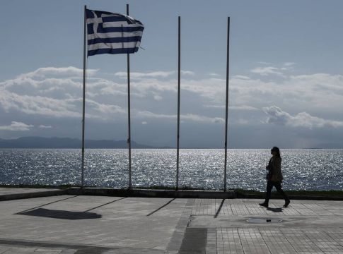 Κορονοϊός – Times: «Οι συνήθως απείθαρχοι Έλληνες είναι νηφάλιοι και χωρίς πανικό»