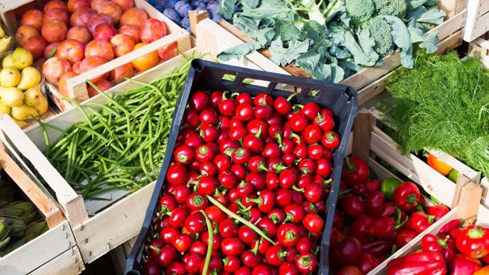 Κορωνοϊός: Θερμομετρήσεις σε πωλητές στις λαϊκές αγορές από γιατρούς