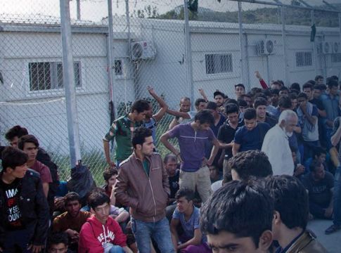 Άγρια επεισόδια στην Μαλακάσα – Χημικά σε κατοίκους που διαμαρτύρονται για τους μετανάστες