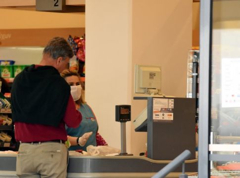 Άρση μέτρων: Πρόστιμο 150 ευρώ σε όσους δεν φορούν μάσκα εκεί που απαιτείται