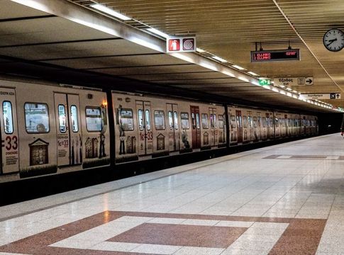 Άρση των μέτρων: Πυρετώδεις προετοιμασίες για το σχέδιο επανόδου στην κανονικότητα με ορίζοντα διμήνου