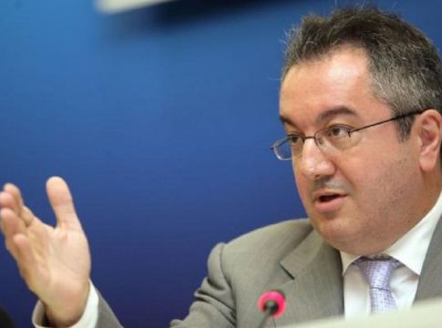Μόσιαλος στην El Pais: Το εμβόλιο του κοροναϊού δεν θα καταλήξει μόνο σε πλούσιες χώρες