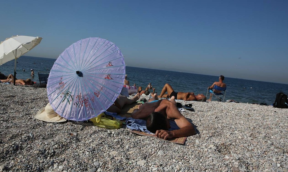 Κορονοϊός – To καλοκαίρι της πανδημίας: Πώς θα αλλάξει το μπάνιο στην παραλία