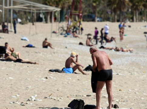 Άρση περιοριστικών μέτρων: Πότε αναμένεται να ανοίξουν τα γυμναστήρια και παραλίες