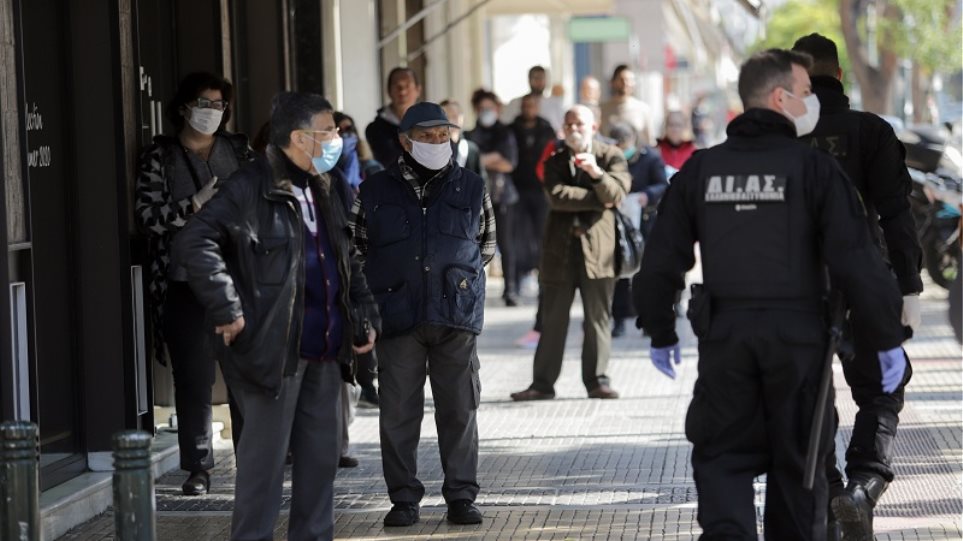 Κορωνοϊός – Δραματική έκκληση από τις τράπεζες: Μην συρρέετε στα καταστήματα!