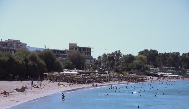 Κορονοϊός: Πώς θα κάνουμε μπάνια φέτος, πόσο επικίνδυνη είναι η άμμος;