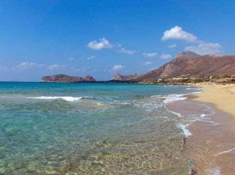 Απαγόρευση κυκλοφορίας – Κορωνοϊός: Την έβγαλαν από τη θάλασσα και της έκοψαν πρόστιμο για «αναίτια κυκλοφορία»