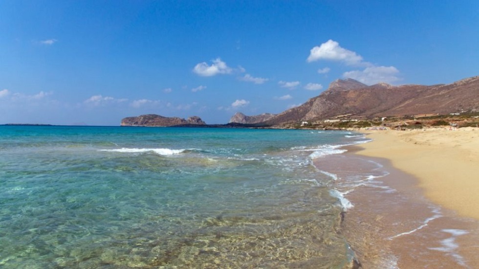Πασίγνωστος Έλληνας ηθοποιός ολόγυμνος στην παραλία (pics)