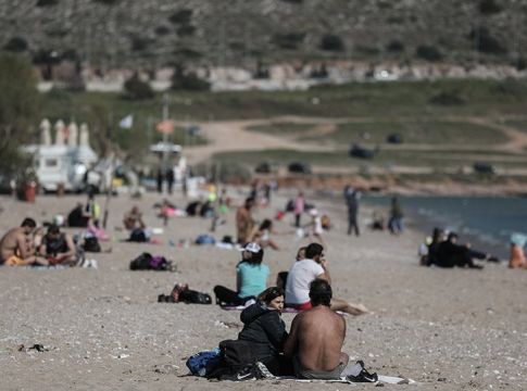 Κορωνοϊός: Τεστ, χρήση κλιματιστικών και ασφάλεια στη θάλασσα απασχολούν την Επιτροπή Εμπειρογνωμόνων