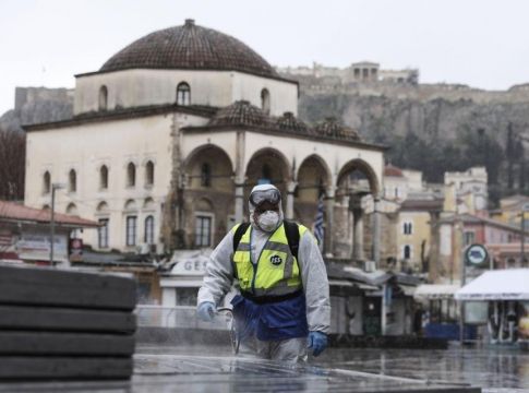 Ο «πόλεμος» των 15 ημερών – Κρίσιμος ο Απρίλιος για να νικηθεί ο κορωνοϊός