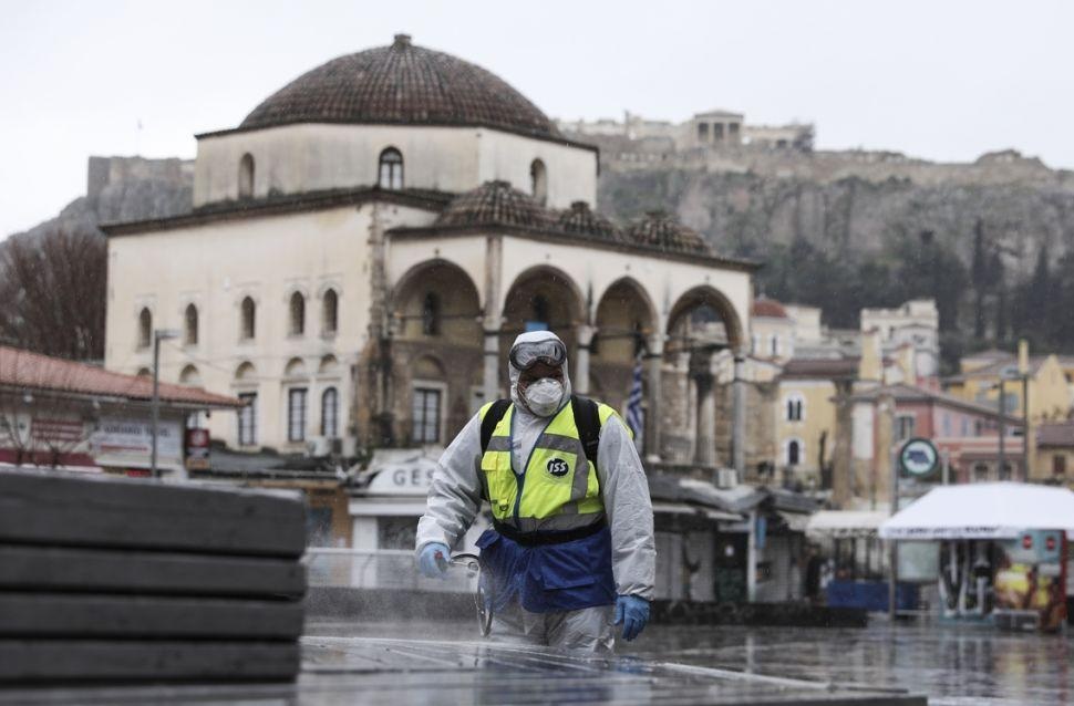 Ο «πόλεμος» των 15 ημερών – Κρίσιμος ο Απρίλιος για να νικηθεί ο κορωνοϊός