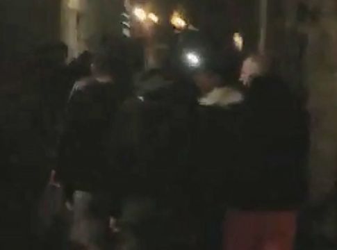 Απίστευτο: Περιφορά του Επιταφίου με πιστούς στην Παλιά Πόλη της Ρόδου