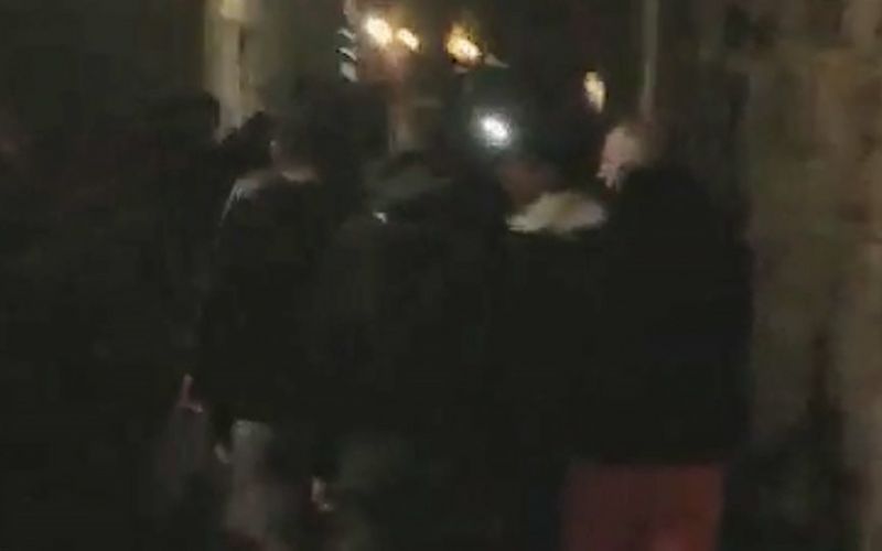 Απίστευτο: Περιφορά του Επιταφίου με πιστούς στην Παλιά Πόλη της Ρόδου