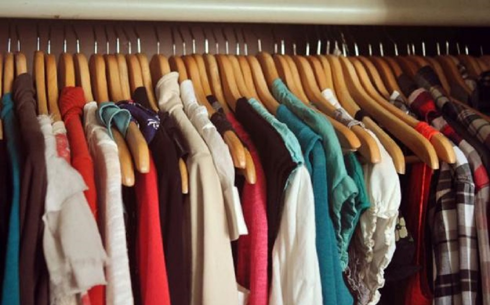 Κορωνοϊός: Μεταδίδεται από τα ρούχα; Πώς να τα απολυμάνετε