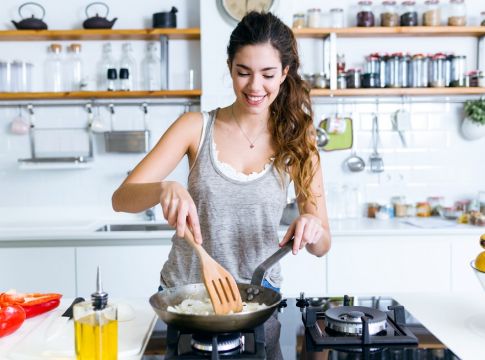 Μπορεί το μαγείρεμα των τροφίμων να σκοτώσει τον κορωνοϊό;