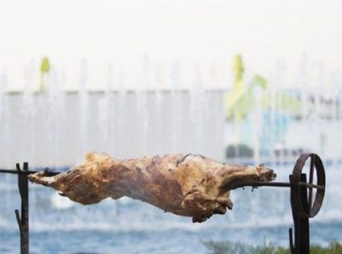 Κορωνοϊός: Τι κάνουμε φέτος με το σούβλισμα του αρνιού;