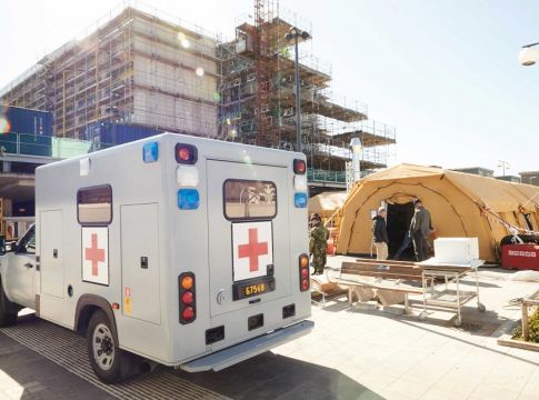 Σοκαριστική μαρτυρία Έλληνα με κορωνοϊό στη Σουηδία: Νοσηλευτές με ξεφόρτωσαν στο δρόμο με 39.5 πυρετό