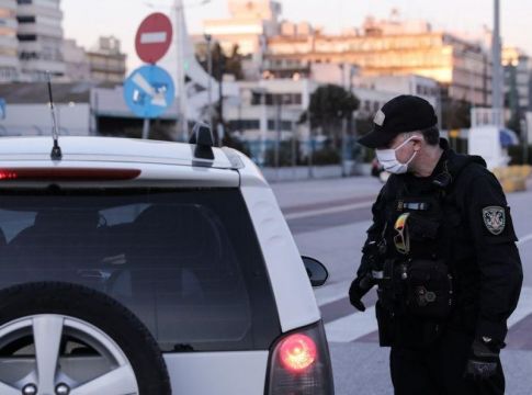 Κοροναϊός : Μάχη σε τρία μέτωπα το Πάσχα – Εστίες υπερμετάδοσης, αυξημένος συγχρωτισμός και ανοιχτές εκκλησίες