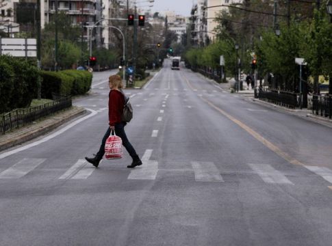 «Κλειδώνει» το σχέδιο για άρση των μέτρων: Τι μελετά η κυβέρνηση για μαγαζιά, σχολεία – Τι θα ισχύσει για τις ευπαθείς ομάδες