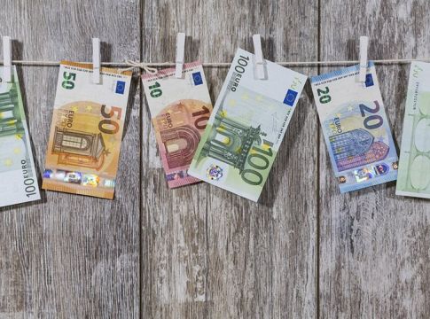 Κορονοϊός – Χαρτονομίσματα ή κέρματα: Δείτε ποια είναι μεγαλύτερη πηγή μόλυνσης