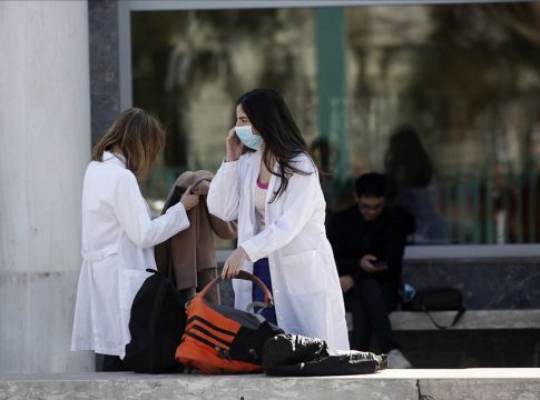 Κορωνοϊός: Οι 3+1 σκόπελοι για επιστροφή στην κανονικότητα
