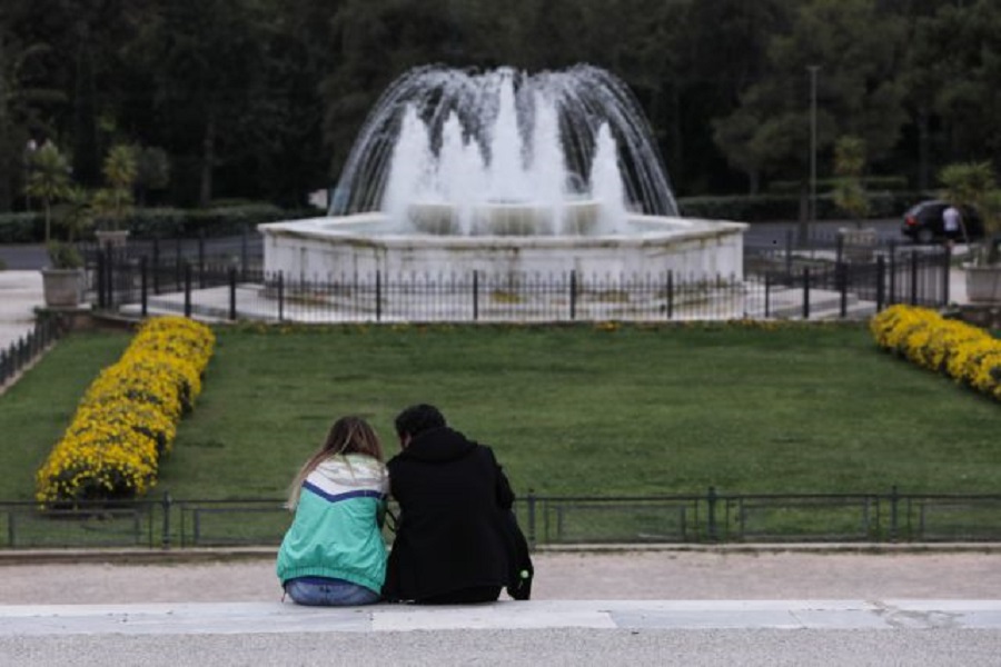 Κορονοϊός: Τα ζευγάρια στην εποχή της καραντίνας – Ποιος επωμίζεται το μεγαλύτερο βάρος στο lockdown