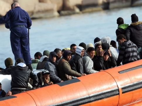 Προσφυγικό – κορωνοϊός: Σε επιφυλακή η κυβέρνηση για το τουρκικό σχέδιο πρόκλησης διπλής κρίσης