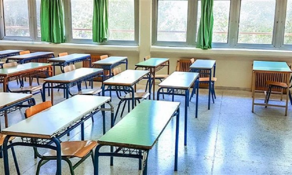 Κορωνοϊός : Τα πρώτα προβλήματα στα σχολεία – Τρεις εκπαιδευτικοί θετικοί στον ιό