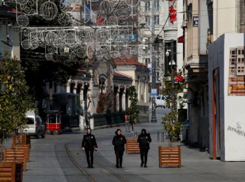 Η Τουρκία βάζει πάλι χέρι στα social media με πρόφαση τον κοροναϊό