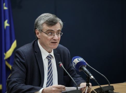 Τσιόδρας: Όλοι με μάσκες σε καταστήματα και μέσα μεταφοράς