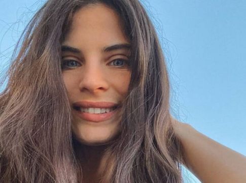 Η Χριστίνα Μπόμπα με το μαγιό της στο μπαλκόνι (pics)