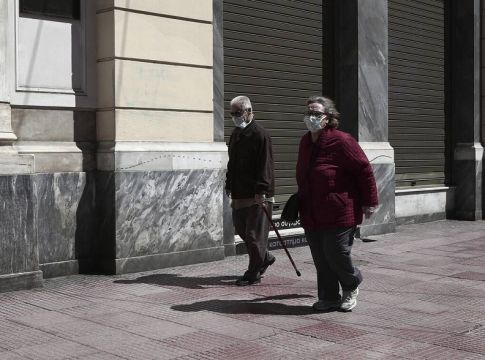 Κορονοϊός – Άρση μέτρων: Πώς και πότε θα επιτραπεί στους ηλικιωμένους να πάνε στα χωριά τους