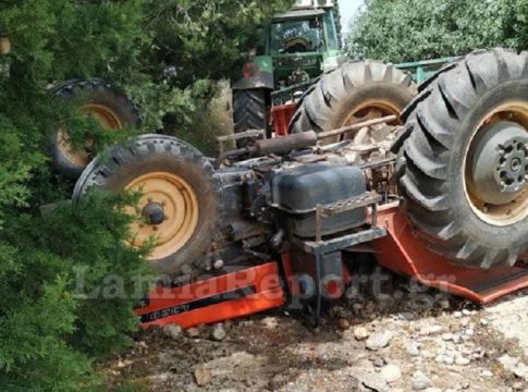 Φθιώτιδα: Δύο άνδρες έχασαν τη ζωή τους- Καταπλακώθηκαν από τρακτέρ