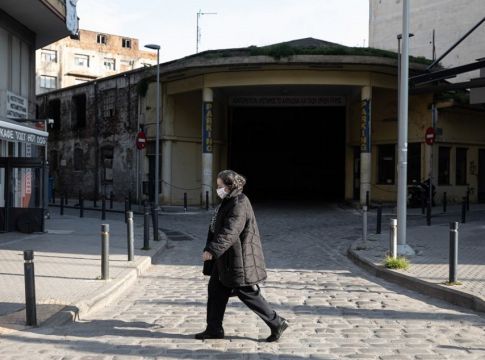 Αναλυτικές οδηγίες: Τι ισχύει για μάσκες, αποστάσεις και ατομική υγιεινή σε κάθε χώρο