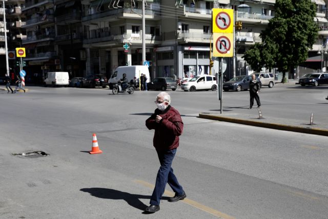 Κορωνοϊός: Κωφοί και βαρήκοοι ζητούν διάφανες μάσκες για να επικοινωνούν