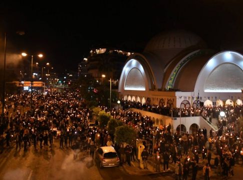 Ανάσταση 2020: Στις εκκλησίες το βράδυ της Τρίτης για το «Χριστός Ανέστη»