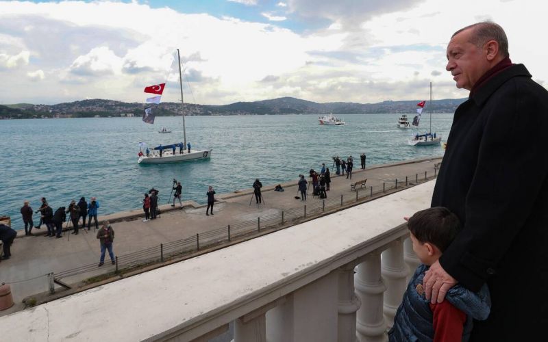 Ο Ερντογάν προκαλεί με προσευχή στην Αγία Σοφία και κιτς τείχος για την επέτειο της Άλωσης